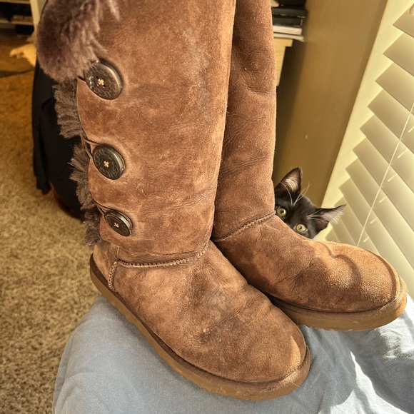 UGG BAILEY SUEDE BUTTON BOOTS + UGG CLEANING KIT - Picture 3 of 7